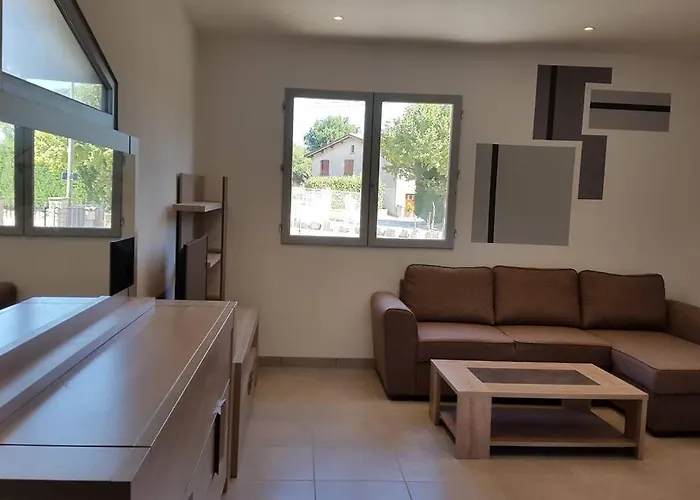 Studio Climatise Avec Terrasse, Fibre Et Wi Fi .