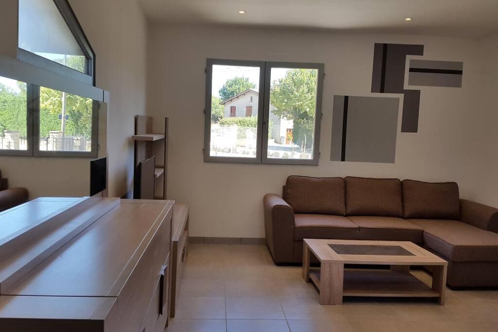 Climatise Avec Terrasse, Fibre Et Wi Fi . Appartement *